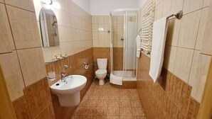 Standard Double Room, City View | Bathroom | Shower, towels - Meduza Natura Tour (Swinoujscie)