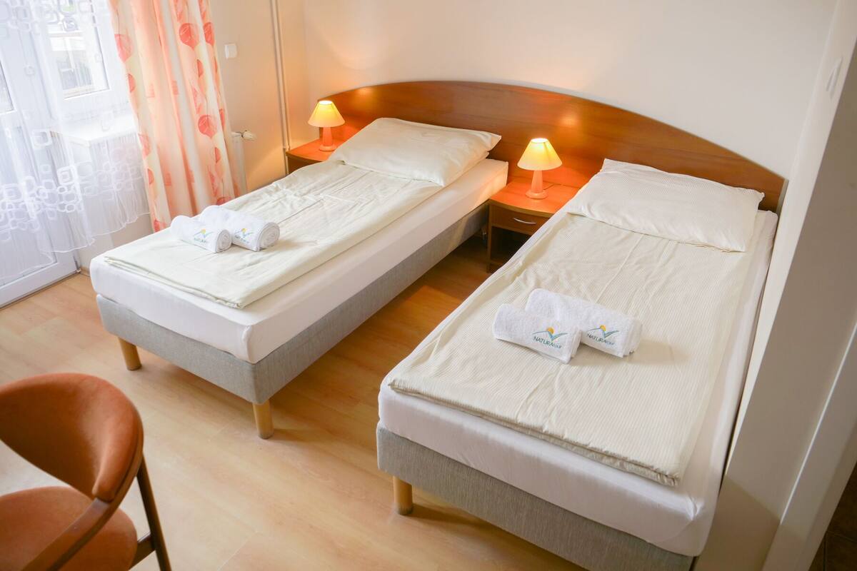 Standard Double Room, City View | Cadar katil 