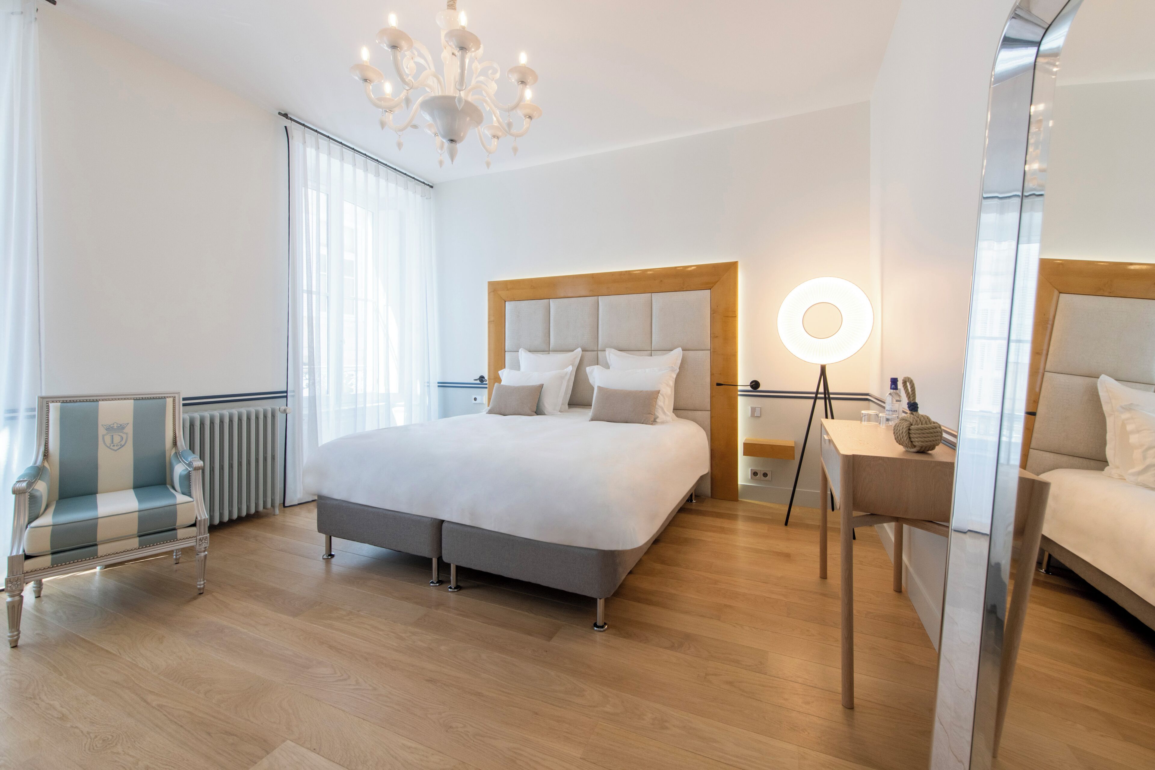 Premium bedding, minibar, in-room safe, desk