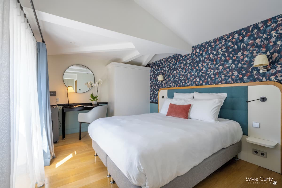 Premium bedding, minibar, in-room safe, desk