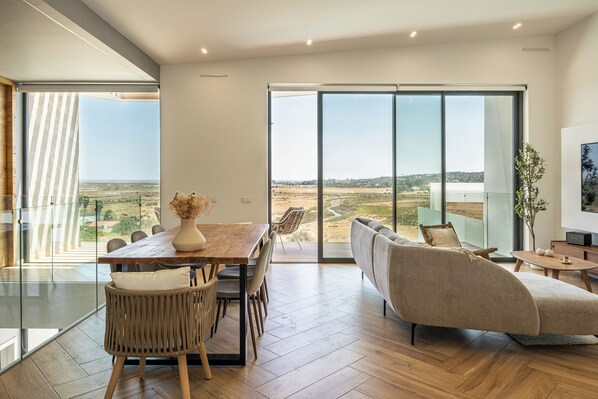 Smart TV, books, stereo