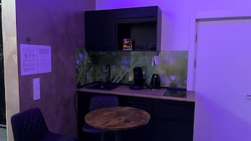 Fridge, stovetop, coffee/tea maker, electric kettle