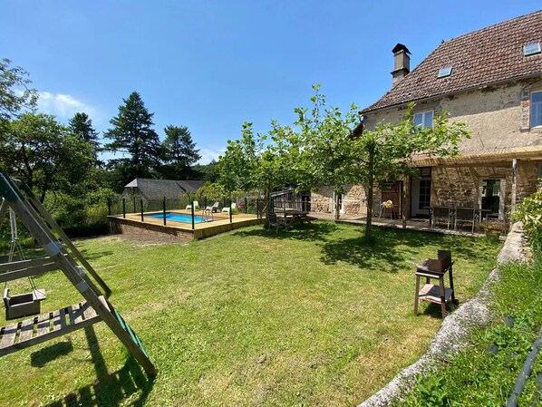 室外游泳池，恒温泳池