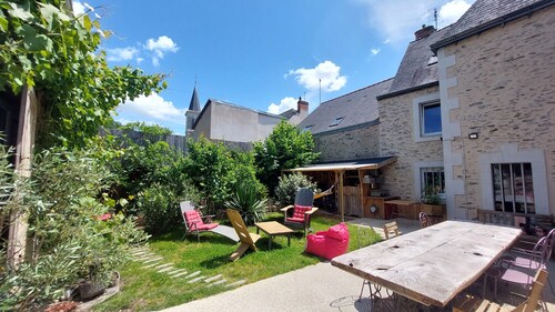 Grande maison de caractère à 5 minutes de la Loire. Idéal, accueil de famille.