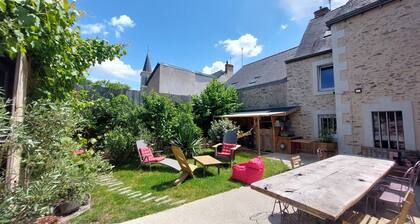 Grande maison de caractÚre à 5 minutes de la Loire. Idéal, accueil de famille.