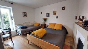 3 chambres, fer et planche à repasser, Wi-Fi gratuit, draps fournis