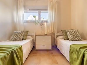 2 chambres, bureau, accès Internet