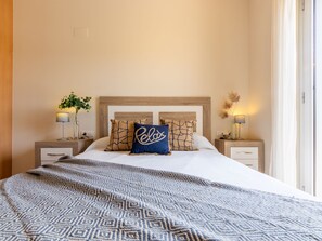 2 Schlafzimmer, Schreibtisch, Internetzugang