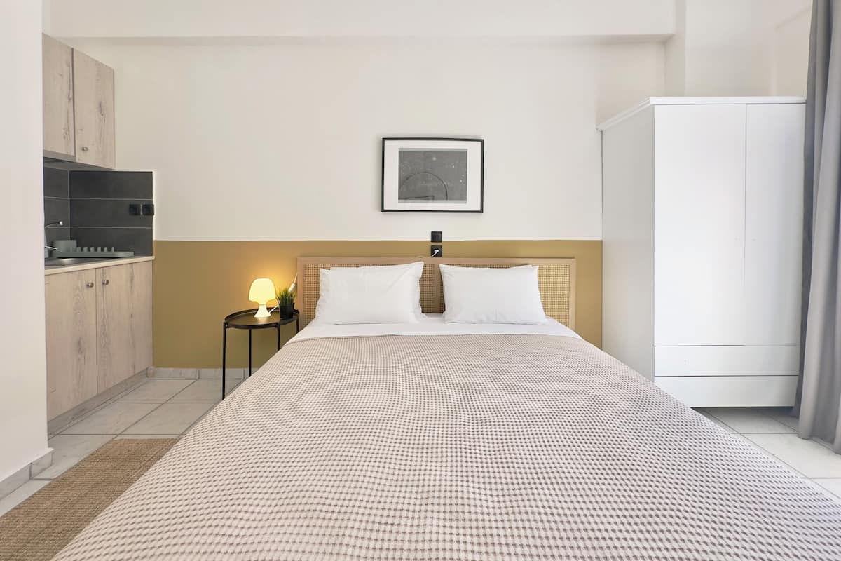 Classic Triple Room, Balcony | Iron/ironing board, WiFi (free)