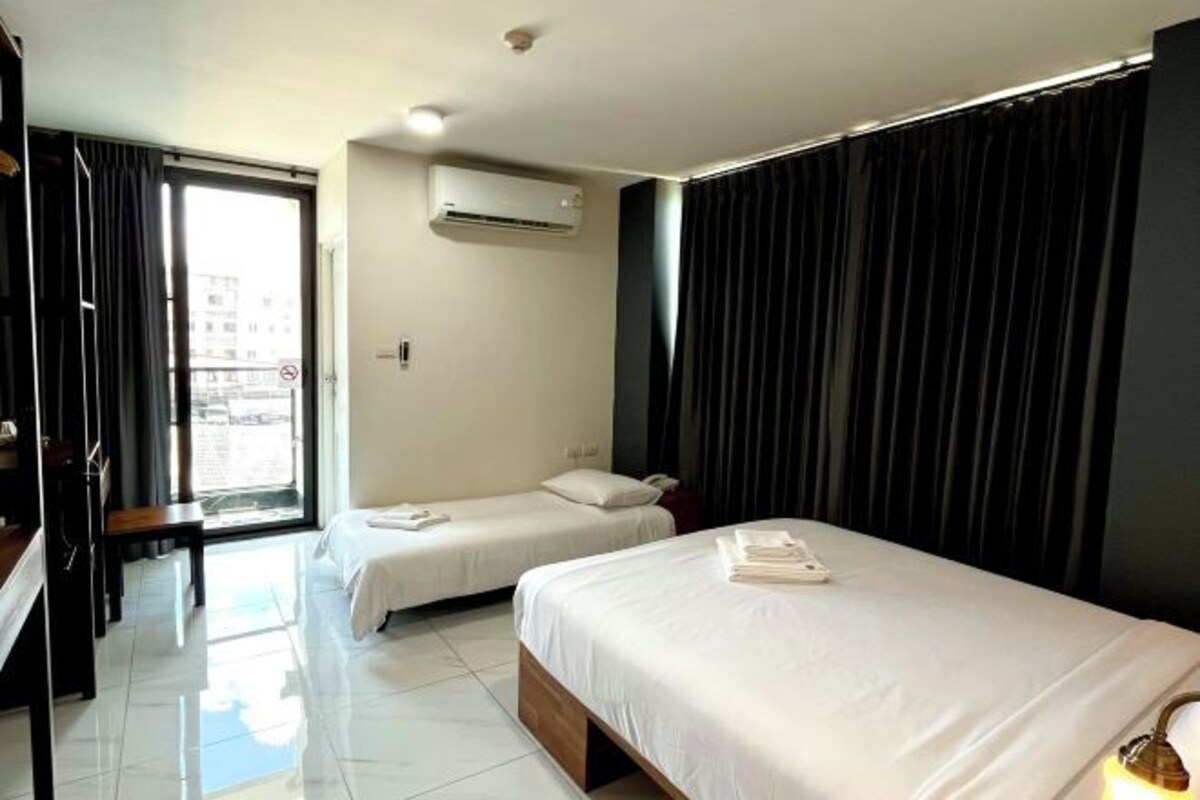 Desk, WiFi (free), bed sheets