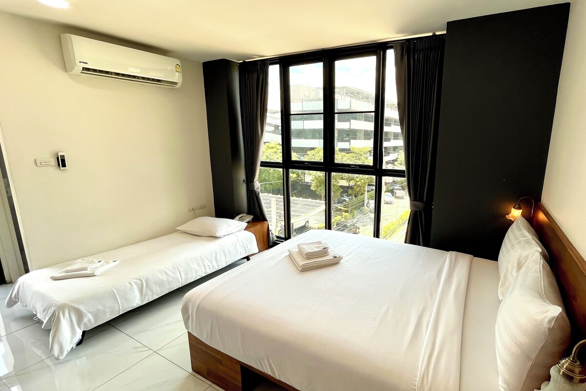 Desk, free WiFi, bed sheets