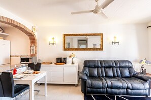 TV - Casablanca 18 - El Oasis de Capistrano! (Nerja)