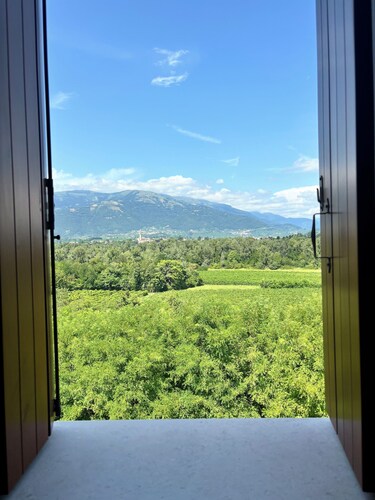 Spacious country house, perfect for bike rides and vineyard visits.