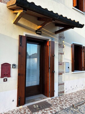 Exterior detail - Spacious country house, perfect for bike rides and vineyard visits. (Covolo)