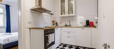 Frigorifero, forno, piano cottura, lavastoviglie