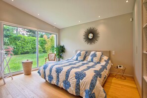 5 bedrooms, iron/ironing board, travel cot, free WiFi