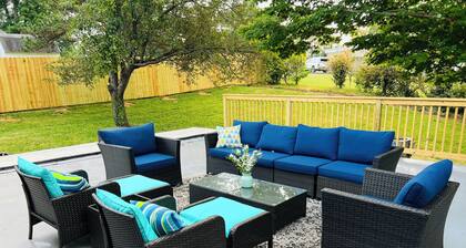 Spacious, Ultra Comfy 5-Bedroom House in Beautiful Quiet Louisville Neighborhood