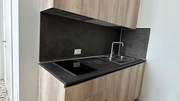 Family Apartment, Lagoon View | Private kitchen | Electric kettle