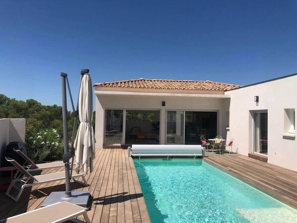 Outdoor pool, a heated pool