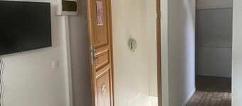 P1 studio, 5 minutes' walk from the Super U, 10 minutes' walk from the town center.