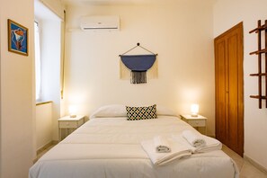 1 bedroom - Via Mezzocannone 97 - Camera 3 (Naples)