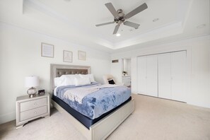 3 habitaciones, escritorio, tabla de planchar con plancha y wifi gratis 