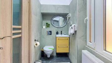 Family Suite, City View | Bathroom | Free toiletries, hair dryer, slippers, towels