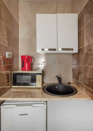 Comfort Studio, Bathtub | Private kitchen