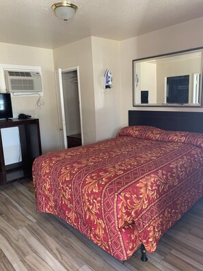 Studio, Non Smoking | Iron/ironing board