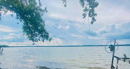 1 acre lake front 4 bedroom home on Buffalo Lake close to Downtown shops.