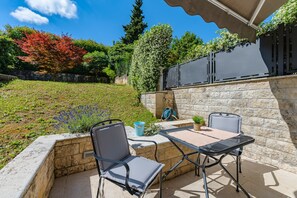 Outdoor dining - Apartment Bianca with terrace in Poreč (Porec)