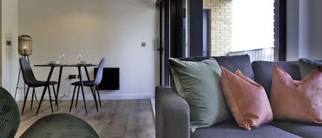 Téléviseur, bureau