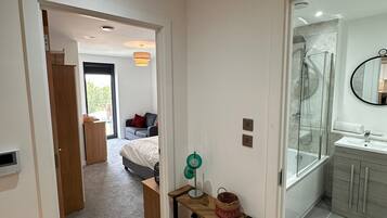 1 bedroom, desk, iron/ironing board, WiFi