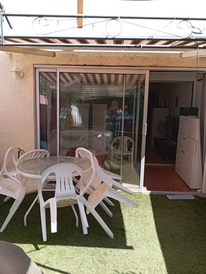 屋外ダイニングエリア