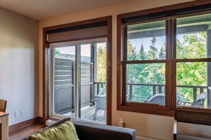 Fernseher, Kamin, Stereoanlage, Arbeitsbereiche