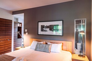 Iron/ironing board, WiFi, bed sheets - Lakefront, Mountain View - Resort Access Loft (Lac-Supérieur)