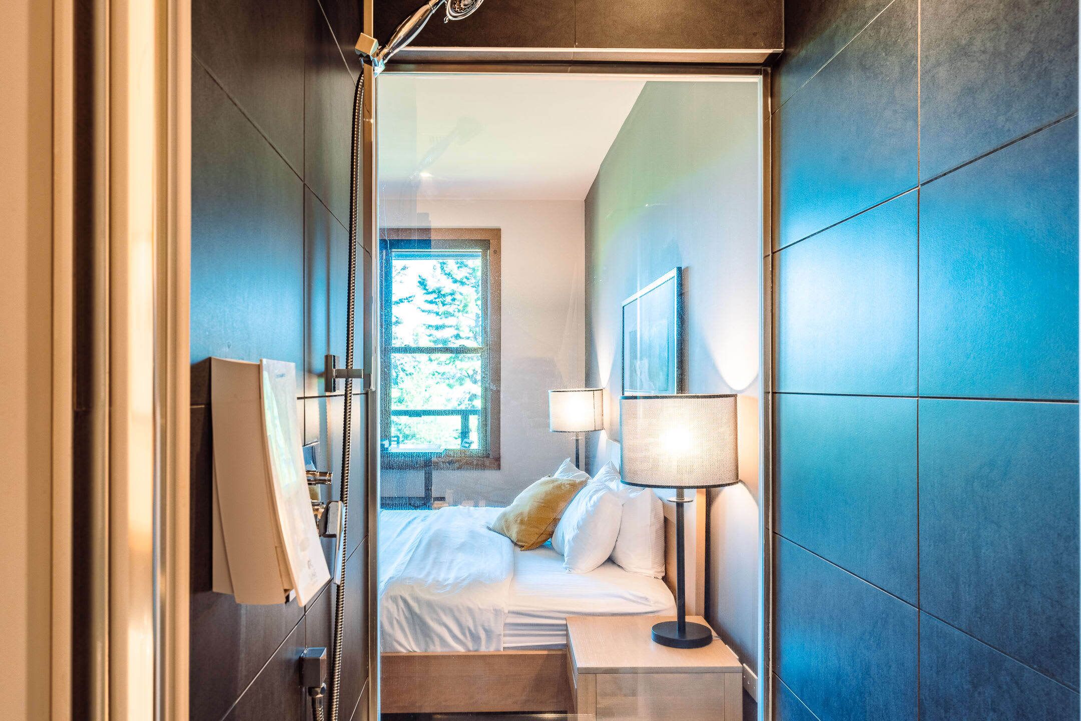 Lakefront & Mountain View - 1 Bedroom Resort Suite - Quebec