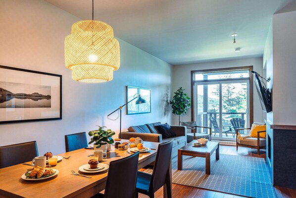 TV, fireplace, stereo, offices