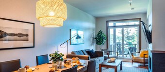 Lakefront & Mountain View - 1 Bedroom Resort Suite