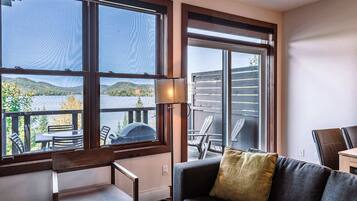 TV, lareira, aparelho de som, escritórios