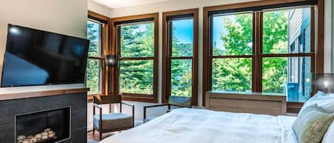 Tabla de planchar con plancha, wifi y ropa de cama