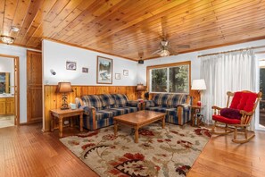 Smart-TV, Kamin, DVD-Player