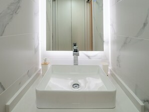 Hair dryer, towels, soap, toilet paper - Apartamento A (Córdoba)