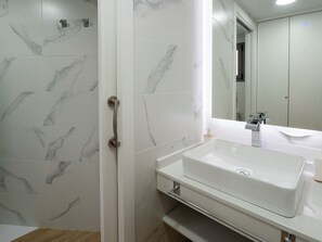 Hair dryer, towels, soap, toilet paper - Apartamento A (Córdoba)