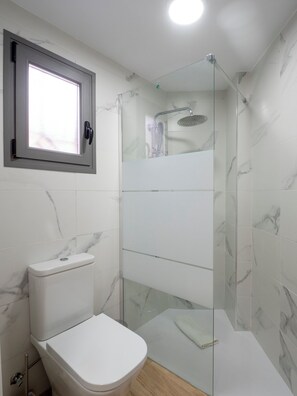 Hair dryer, towels, soap, toilet paper - Apartamento A (Córdoba)