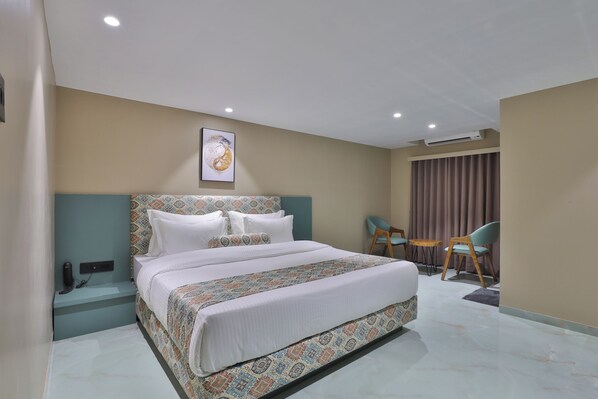 Soundproofing, free WiFi, bed sheets - Hotel Serenity (Ahmedabad)