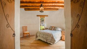 3 bedrooms, desk, iron/ironing board, WiFi