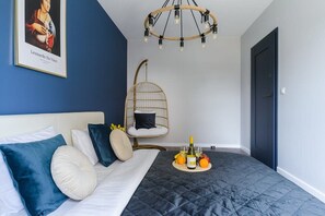 3 habitaciones, escritorio, tabla de planchar con plancha y wifi