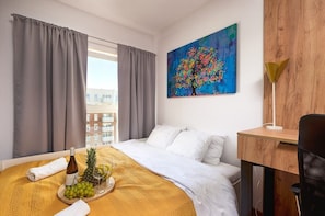 2 bedrooms, iron/ironing board, WiFi, bed sheets - Modern apartment for family (Łódź)