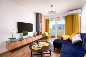 TV, offices - Modern apartment for family (Łódź)